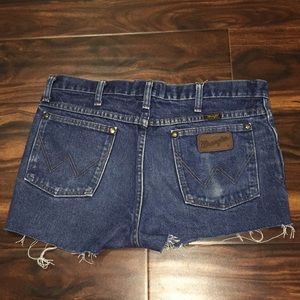 DIY Cut-Off Wrangler shorts.
